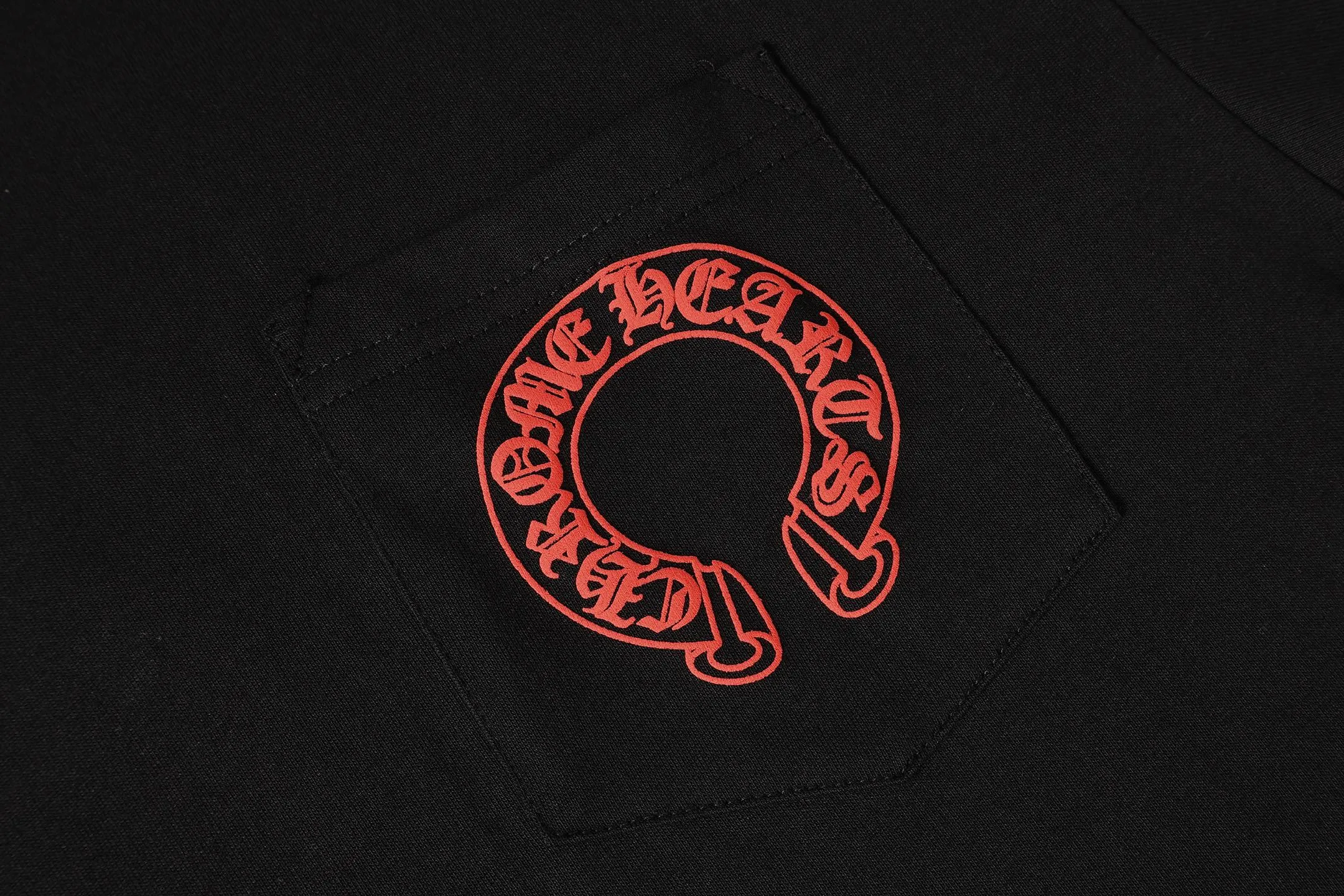 P150 Cross-border model, please do not place an order if you are pursuing quality -Chrome Hearts/Chrome Heart Cross Sanskrit foam printed short-sleeved T-shirt -High weight, high density and high quality. The wool is soft, delicate and skin-friendly. It feels soft and silky. It has excellent warmth and skin-friendly properties.